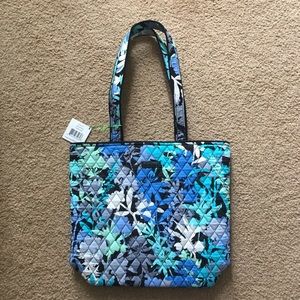 NWT Vera Bradley Camofloral Tote 2.0 !!!